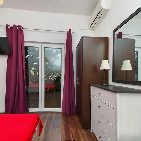 Biserka - 50 M From Apartman Trogir