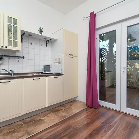 Apartman Biserka - 50 M From Trogir