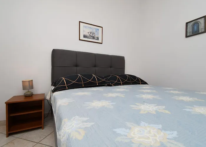 Biserka 特罗吉尔