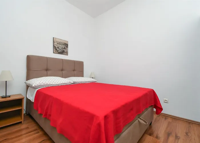 Biserka 特罗吉尔