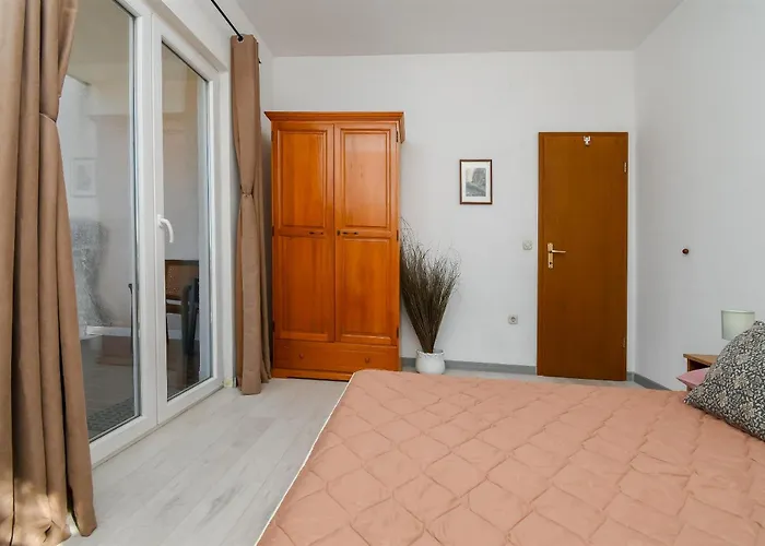 Biserka 特罗吉尔