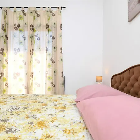 Apartment Biserka *